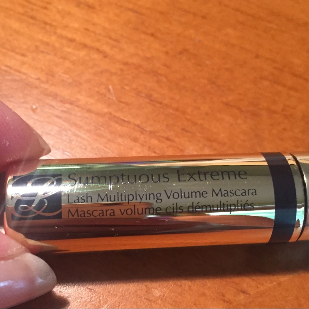 Estée Lauder Sumptuous Extreme Lash Mascara - Picture 3 of 11
